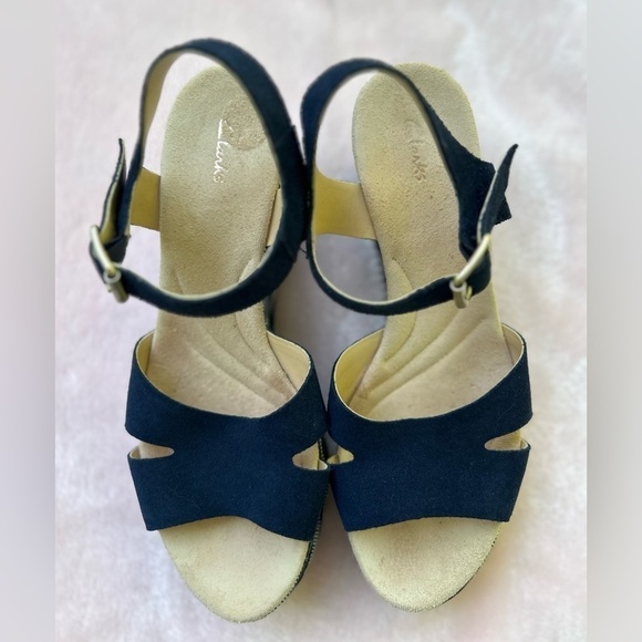Clarks Akilah Eden Navy Blue Size 8.5 Wedge Shoes Striped Suede Sandals NEW - Picture 4 of 13